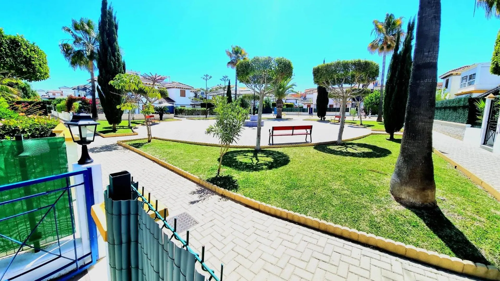 Apartmán Bajo Veramar 1 Frente A Parque 2 Dormitorios 500 Metros De La Playa